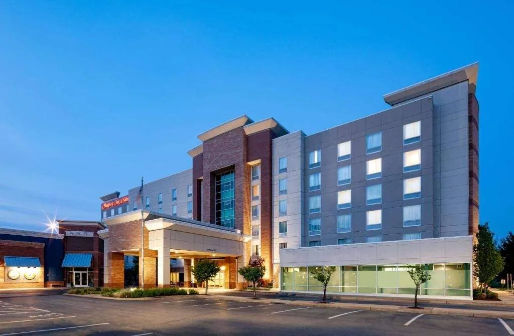 Hampton Inn Forest Park – Pickup Location